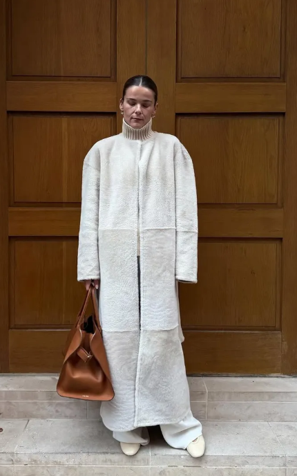 C&ocirc;ng thức phối đồ thời thượng c&ugrave;ng &aacute;o kho&aacute;c m&agrave;u kem - Ảnh 8.