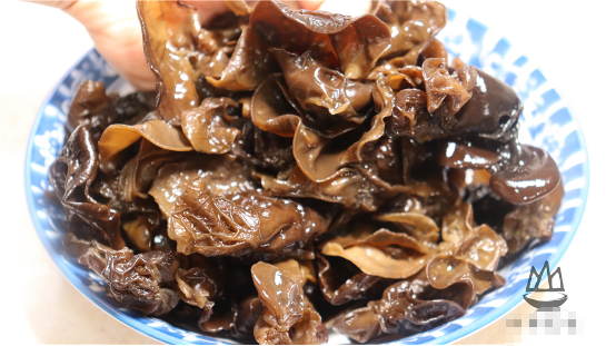 90 % người nội trợ Việt mắc sai lầm khi chế biến nấm mộc nhĩ, khiến độc tố tăng thêm - Ảnh 3. 90 % người nội trợ Việt mắc sai lầm khi chế biến nấm mộc nhĩ, khiến độc tố tăng thêm - Ảnh 3.