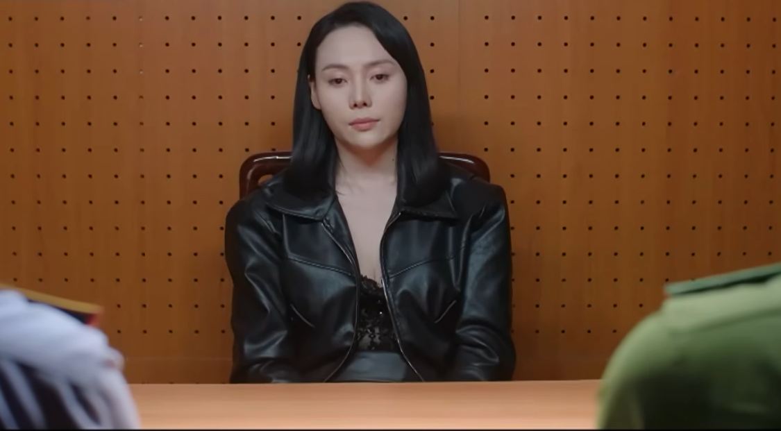 Chủ tịch Tập đoàn Trinh Tam bị điều tra trong Tập 56 phim Lằn ranh hấp dẫn - Ảnh 1. Chủ tịch Tập đoàn Trinh Tam bị điều tra trong Tập 56 phim Lằn ranh hấp dẫn - Ảnh 1.