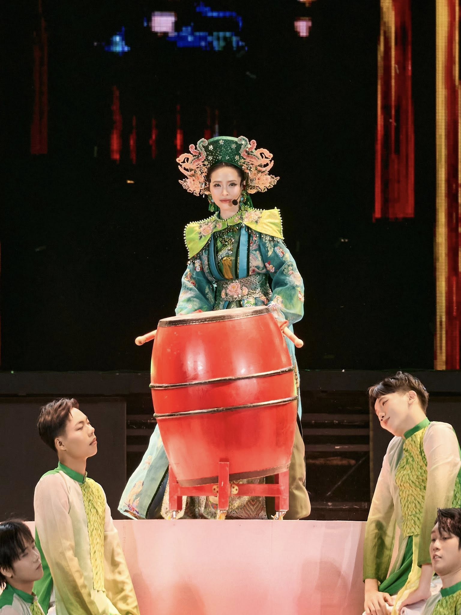 H&ograve;a nhạc &aacute;nh s&aacute;ng &ndash; Ch&agrave;o năm mới 2026 với Lam Trường v&agrave; Tr&uacute;c Nh&acirc;n tại H&agrave; Nội - Ảnh 3.