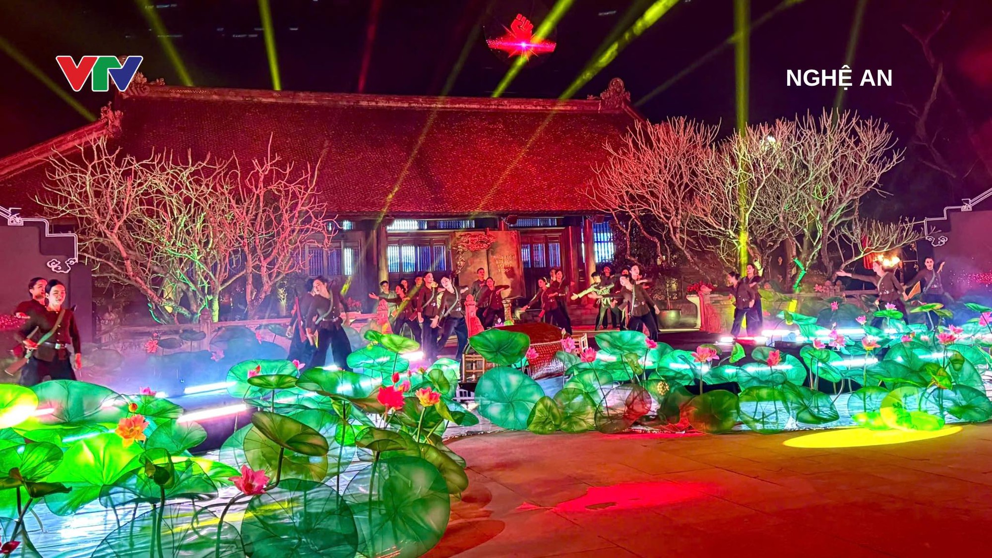 Cầu truyền hình “Hai tay xây dựng một sơn hà”: Xúc động và tự hào!- Ảnh 3. Cầu truyền hình “Hai tay xây dựng một sơn hà”: Xúc động và tự hào!- Ảnh 3.