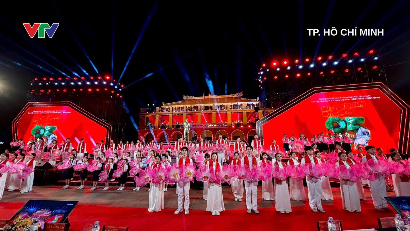 Cầu truyền hình “Hai tay xây dựng một sơn hà”: Xúc động và tự hào!- Ảnh 2. Cầu truyền hình “Hai tay xây dựng một sơn hà”: Xúc động và tự hào!- Ảnh 2.