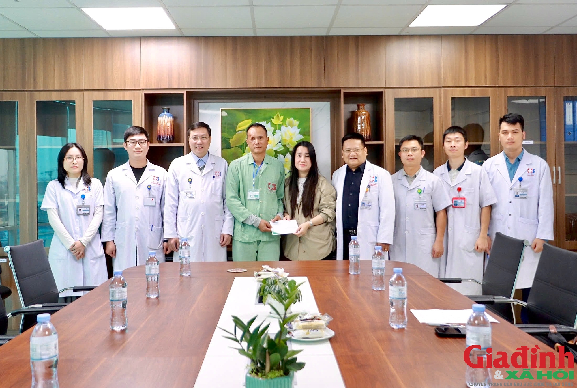 Phần qu&agrave; tiếp sức đến người cha ngh&egrave;o mắc bệnh ung thư hiếm - Ảnh 1.