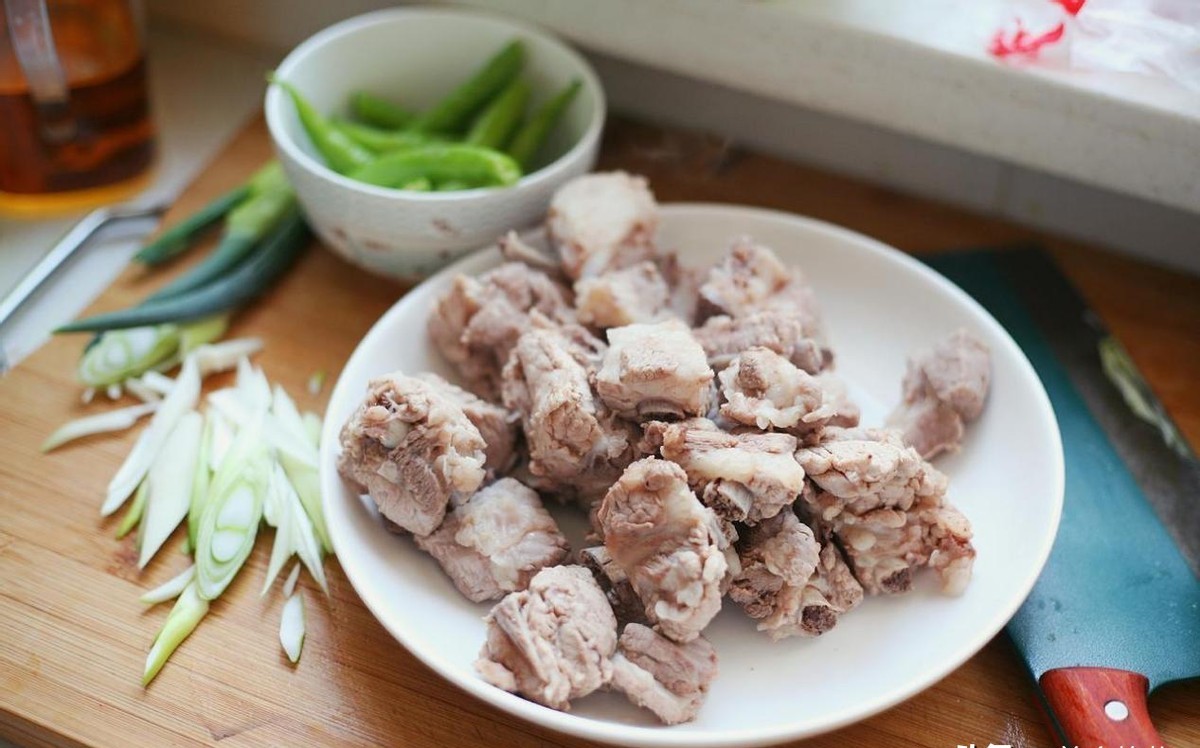 Muốn c&oacute; m&oacute;n sườn ngon cho Tết n&agrave;y: Đầu bếp gi&agrave;u kinh nghiệm chỉ cho bạn thao t&aacute;c quan trọng nhất cần l&agrave;m trước khi nấu- Ảnh 6.