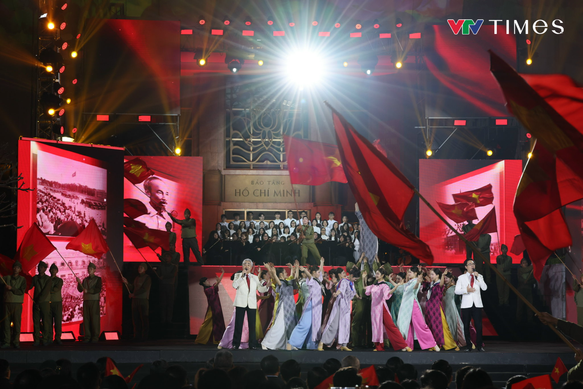 Cầu truyền hình “Hai tay xây dựng một sơn hà”: Xúc động và tự hào!- Ảnh 8. Cầu truyền hình “Hai tay xây dựng một sơn hà”: Xúc động và tự hào!- Ảnh 8.