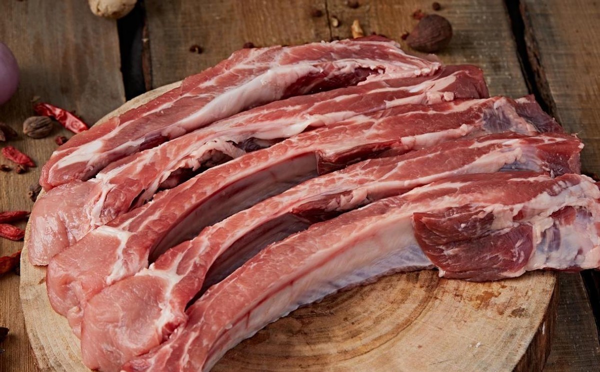 Muốn c&oacute; m&oacute;n sườn ngon cho Tết n&agrave;y: Đầu bếp gi&agrave;u kinh nghiệm chỉ cho bạn thao t&aacute;c quan trọng nhất cần l&agrave;m trước khi nấu- Ảnh 1.