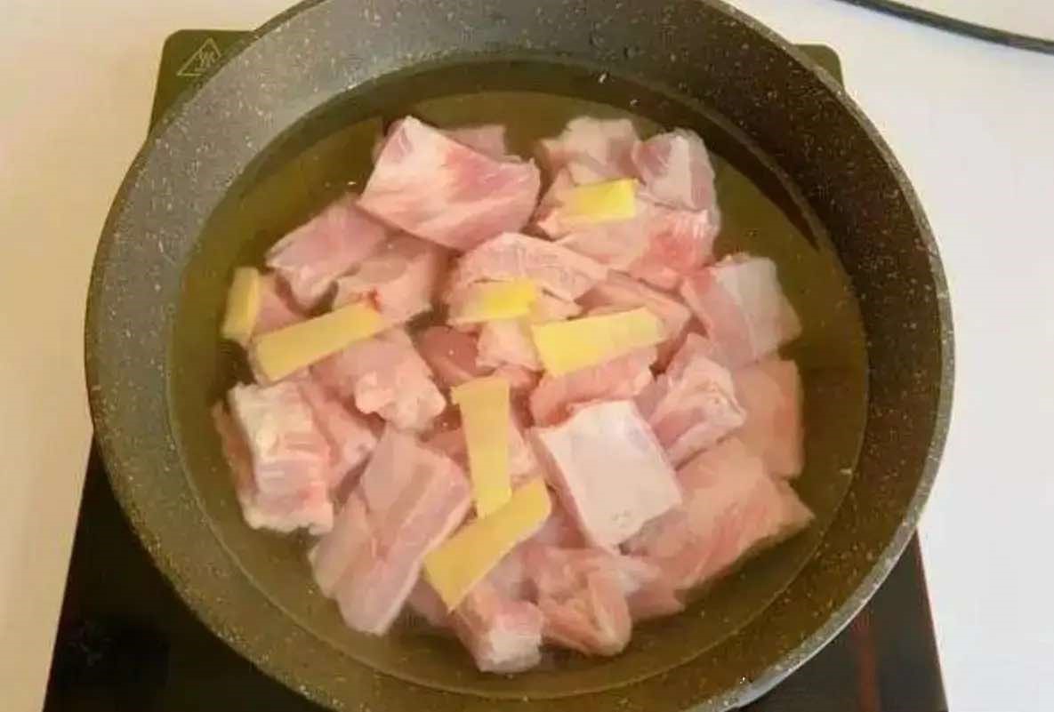 Muốn c&oacute; m&oacute;n sườn ngon cho Tết n&agrave;y: Đầu bếp gi&agrave;u kinh nghiệm chỉ cho bạn thao t&aacute;c quan trọng nhất cần l&agrave;m trước khi nấu- Ảnh 3.