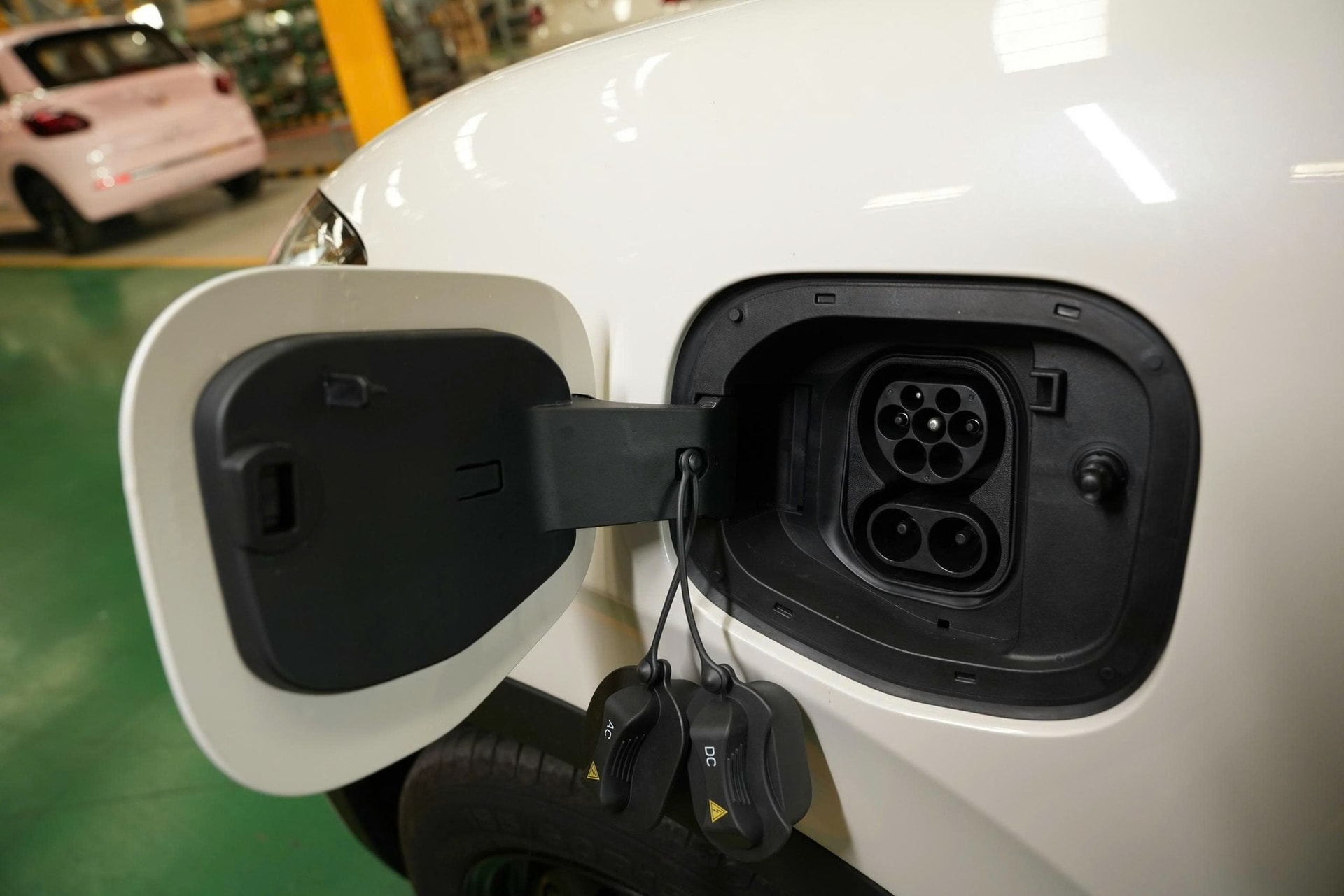 &Ocirc; t&ocirc; gi&aacute; 399 triệu đồng b&aacute;n ở Việt Nam trang bị tiện nghi, sạc nhanh, đi 410 km/lần sạc, rẻ chỉ như Kia Morning, Hyundai Grand i10 - Ảnh 4.