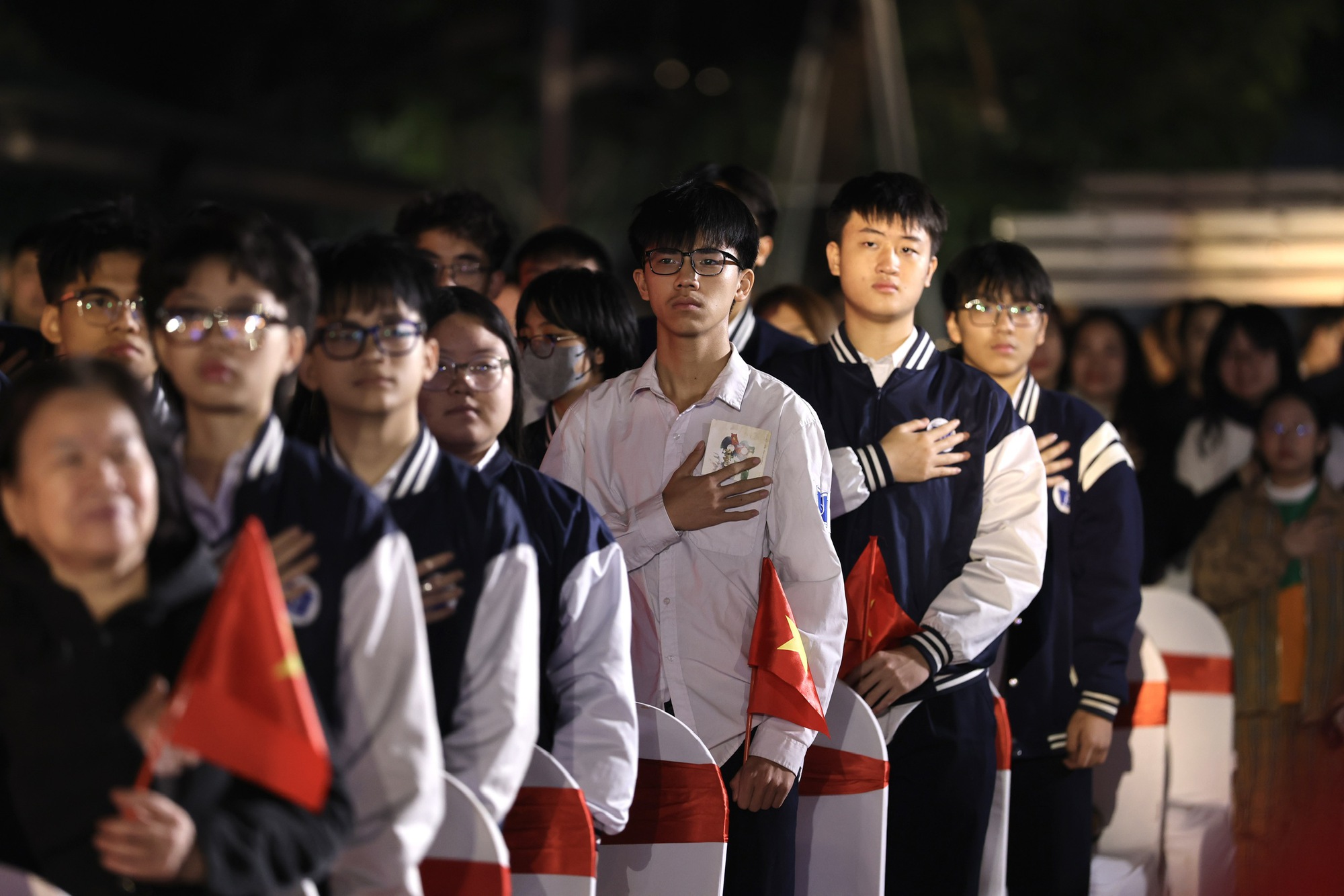 Cầu truyền hình “Hai tay xây dựng một sơn hà”: Xúc động và tự hào!- Ảnh 13. Cầu truyền hình “Hai tay xây dựng một sơn hà”: Xúc động và tự hào!- Ảnh 13.