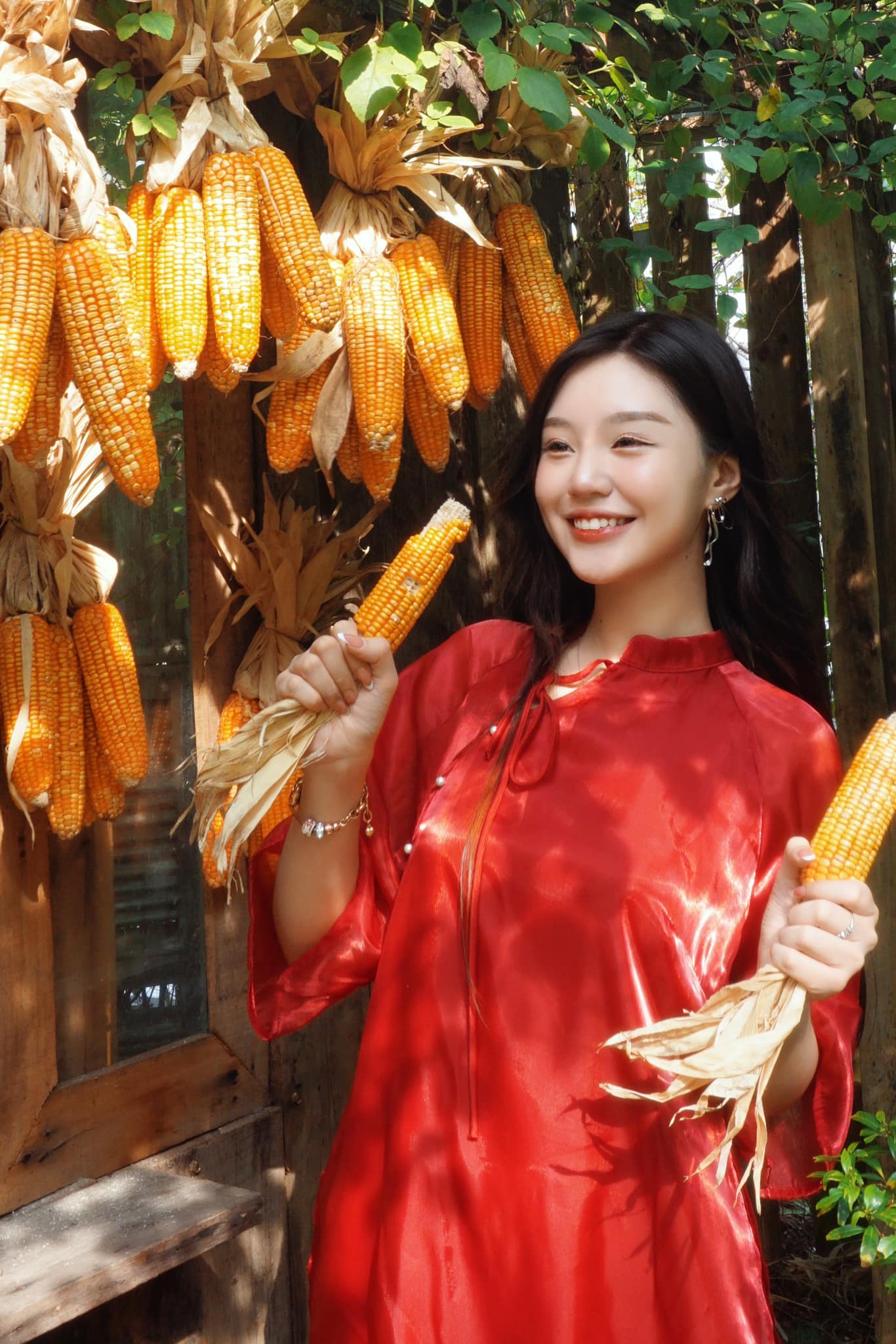 Nữ MC song ngữ qu&ecirc; Kh&aacute;nh H&ograve;a g&acirc;y ch&uacute; &yacute; tại Miss World Vietnam 2025 - Ảnh 14.