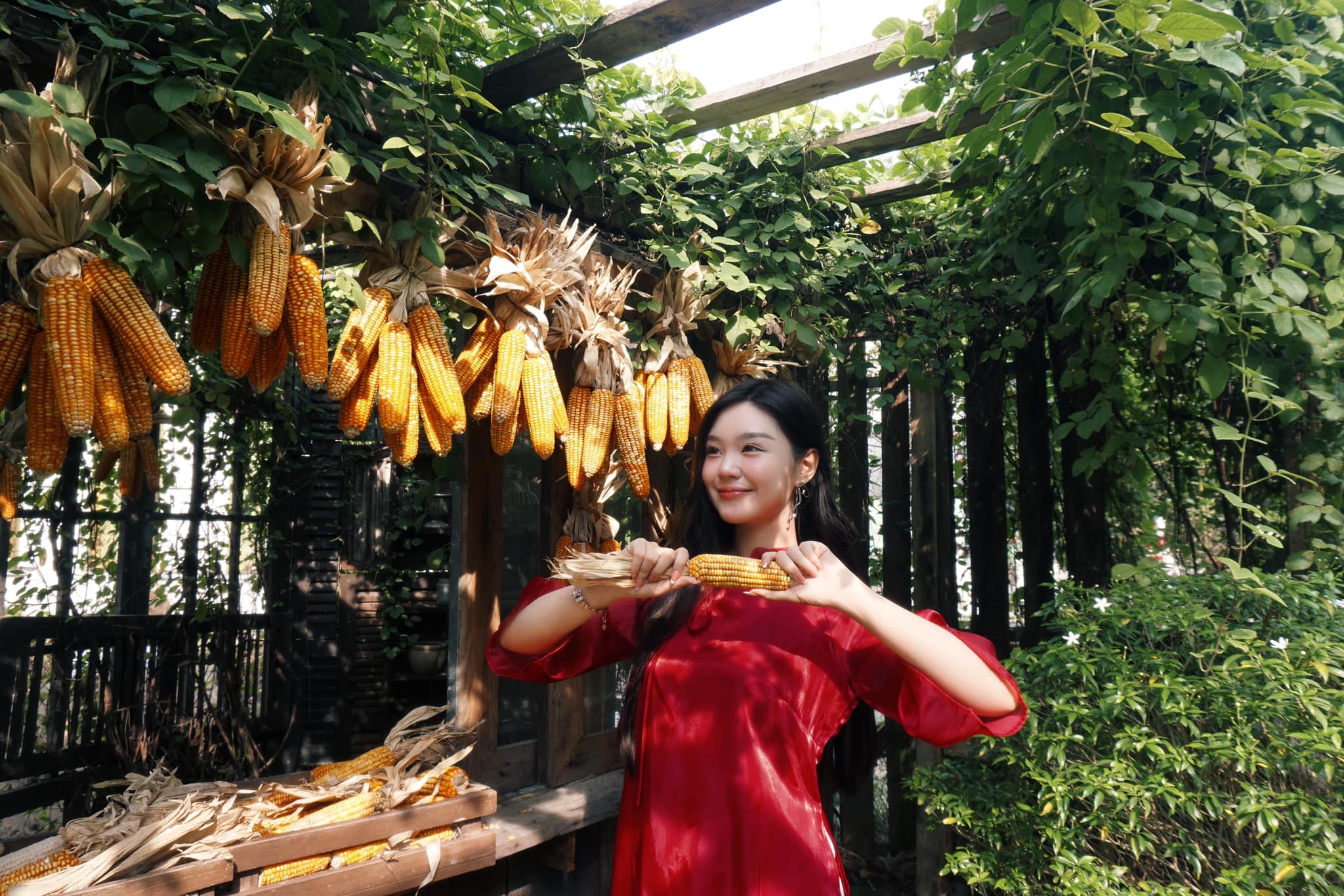 Nữ MC song ngữ qu&ecirc; Kh&aacute;nh H&ograve;a g&acirc;y ch&uacute; &yacute; tại Miss World Vietnam 2025 - Ảnh 15.