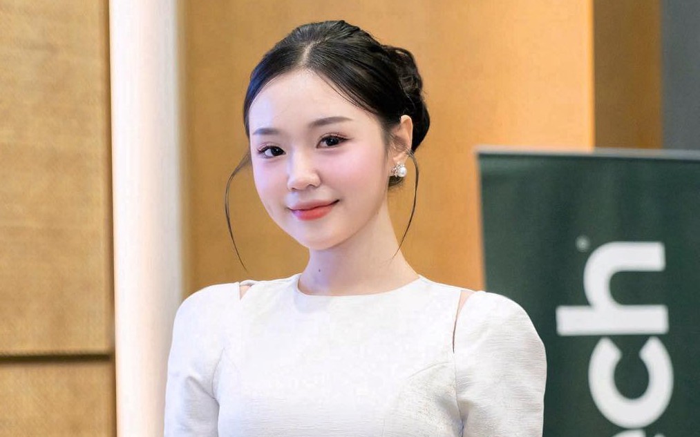 Nữ BTV vũ thủy ti&ecirc;n qu&ecirc; Bắc Ninh: Ứng vi&ecirc;n s&aacute;ng gi&aacute; tại Miss World Vietnam 2025 - Ảnh 1.