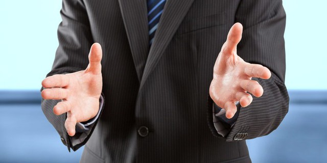 Đừng chỉ chú trọng vào lời nói, những cử chỉ này là ' vũ khí' giúp bạn thuyết phục ngay được người nghe - Ảnh 3. Đừng chỉ chú trọng vào lời nói, những cử chỉ này là ' vũ khí' giúp bạn thuyết phục ngay được người nghe - Ảnh 3.