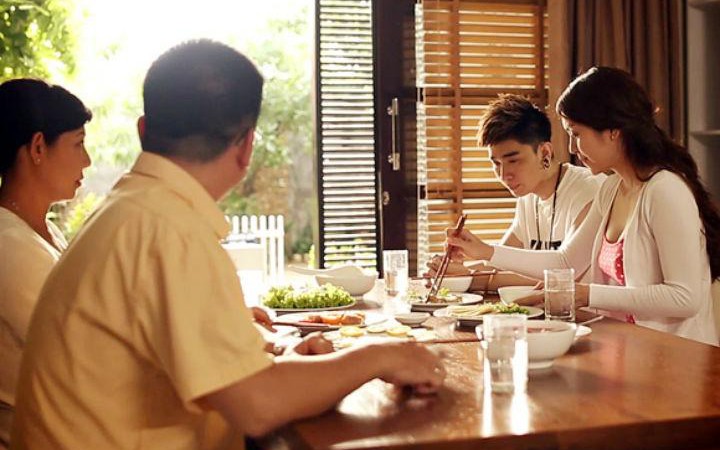 Bi kịch ph&iacute;a sau của người vợ c&oacute; chồng biết nấu cơm, giặt đồ  - Ảnh 1.