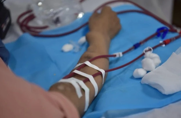 Người đ&agrave;n &ocirc;ng 65 tuổi nhập viện v&igrave; suy thận cấp thừa nhận một sai lầm nhiều người Việt mắc phải - Ảnh 1.