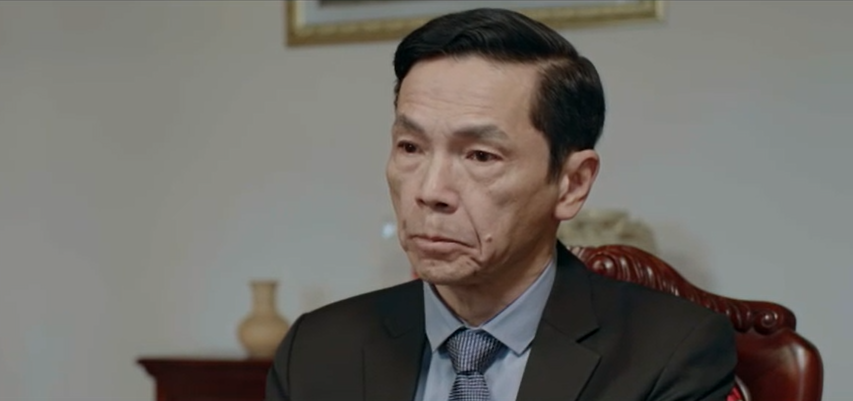 Lằn ranh - Tập 57: Triển kh&oacute;c trong ph&ograve;ng thẩm vấn, &ocirc;ng S&aacute;ch chờ lệnh bắt gia  - Ảnh 10.