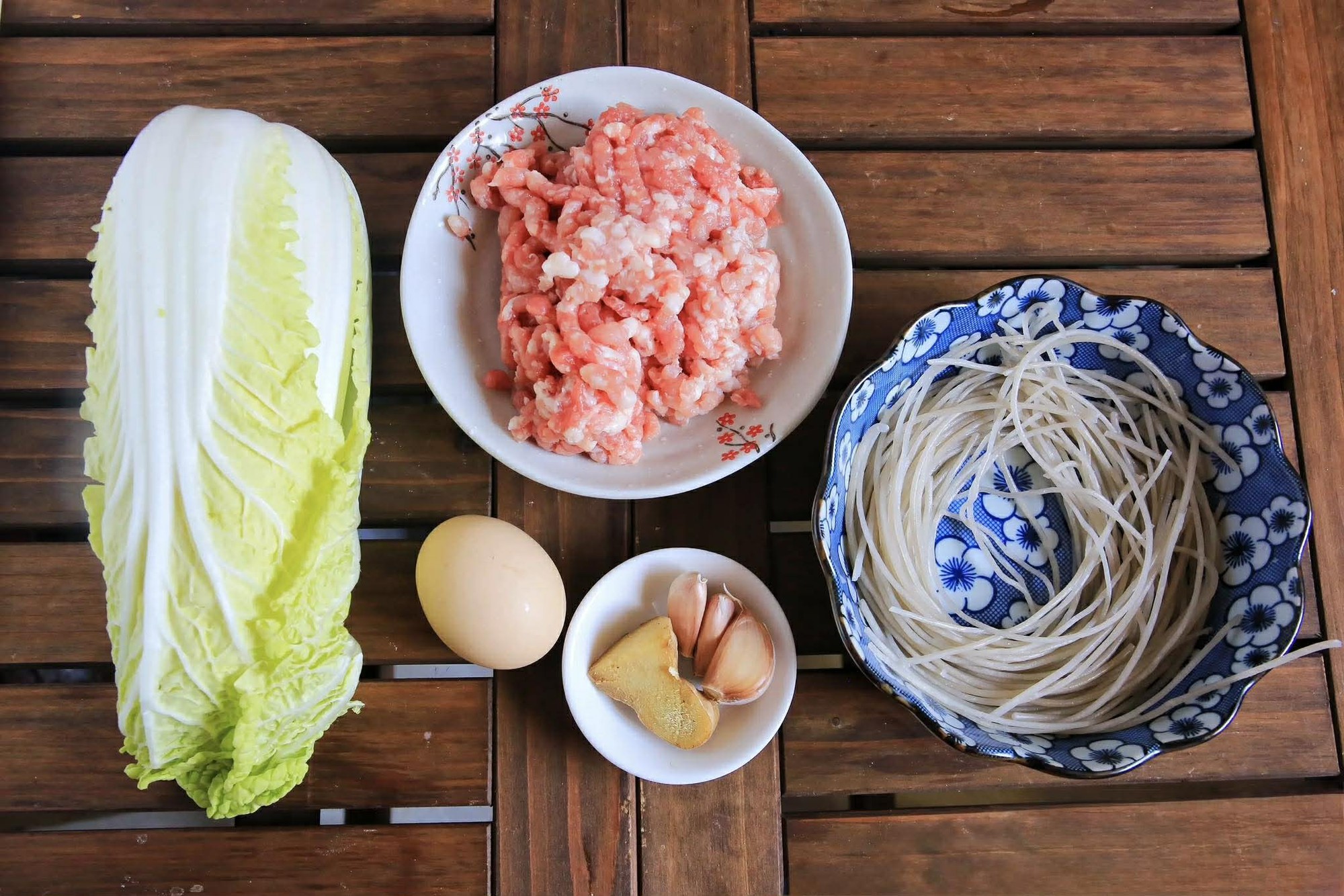 L&agrave;m thịt vi&ecirc;n rồi đem nấu thế n&agrave;y l&agrave; c&oacute; bữa ăn cực ngon miệng, sảng kho&aacute;i cả nh&agrave; thi nhau ăn sạch nồi- Ảnh 1.