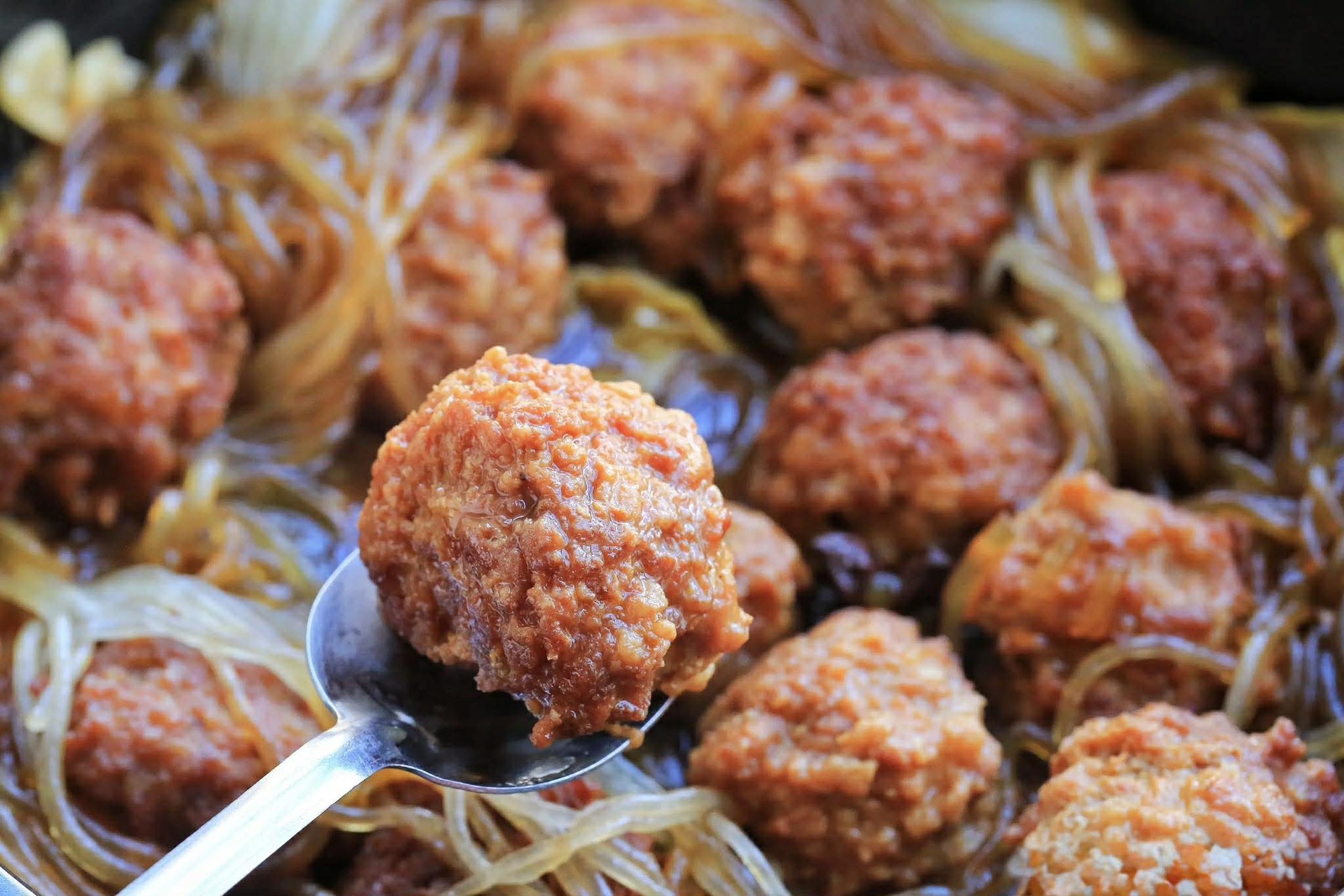 L&agrave;m thịt vi&ecirc;n rồi đem nấu thế n&agrave;y l&agrave; c&oacute; bữa ăn cực ngon miệng, sảng kho&aacute;i cả nh&agrave; thi nhau ăn sạch nồi- Ảnh 16.