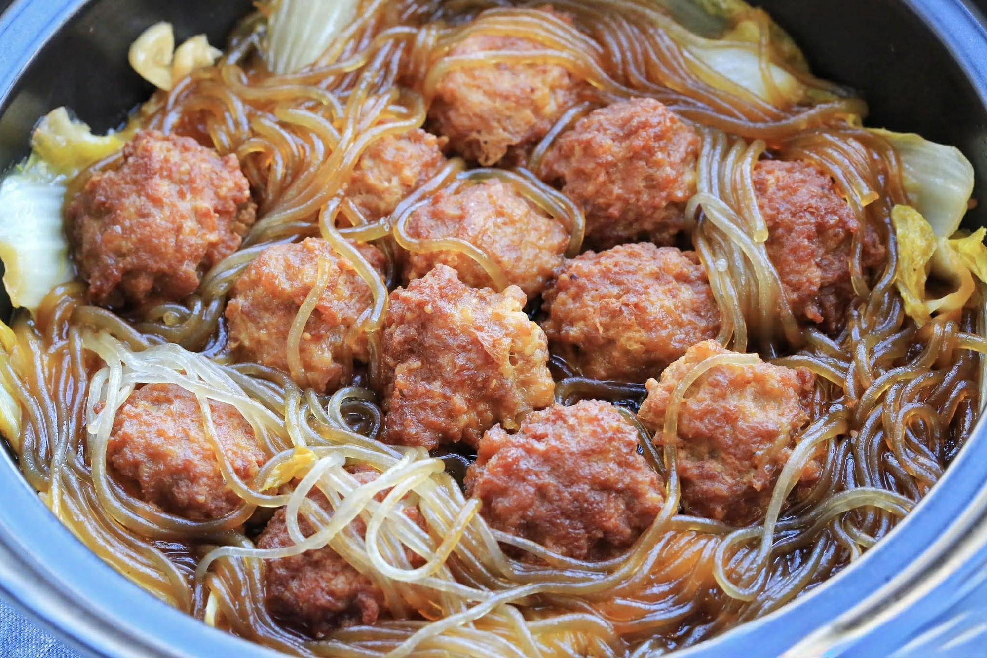 L&agrave;m thịt vi&ecirc;n rồi đem nấu thế n&agrave;y l&agrave; c&oacute; bữa ăn cực ngon miệng, sảng kho&aacute;i cả nh&agrave; thi nhau ăn sạch nồi- Ảnh 14.