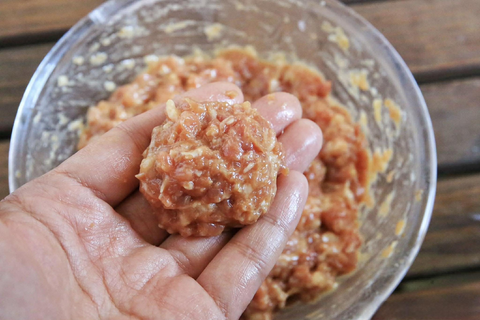 L&agrave;m thịt vi&ecirc;n rồi đem nấu thế n&agrave;y l&agrave; c&oacute; bữa ăn cực ngon miệng, sảng kho&aacute;i cả nh&agrave; thi nhau ăn sạch nồi- Ảnh 6.