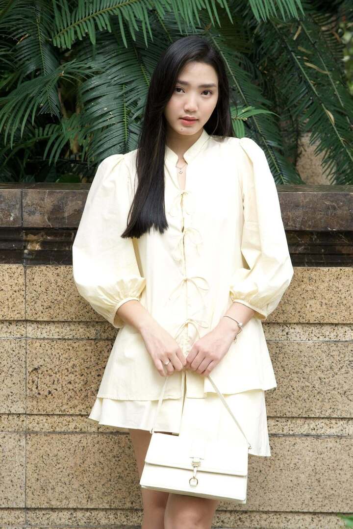 'Mỹ nh&acirc;n trăm tỷ' 18 tuổi đ&oacute;ng ch&iacute;nh trong phim Tết của Trường Giang l&agrave; ai? - Ảnh 10.