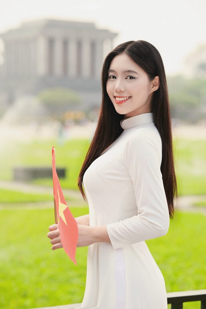 D&acirc;n mạng t&igrave;m kiếm th&ocirc;ng tin &Aacute; hậu xinh đẹp xuất hiện c&ugrave;ng Đ&igrave;nh Bắc - Ảnh 3.