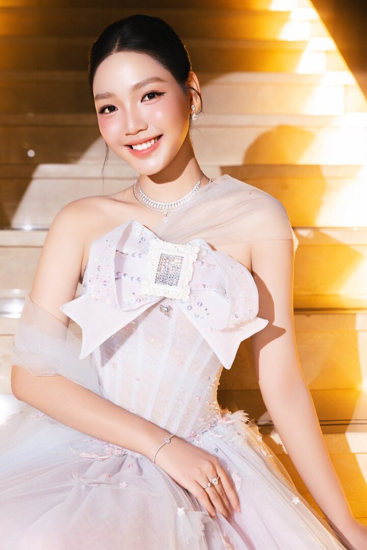 'Mỹ nh&acirc;n trăm tỷ' 18 tuổi đ&oacute;ng ch&iacute;nh trong phim Tết của Trường Giang l&agrave; ai? - Ảnh 6.