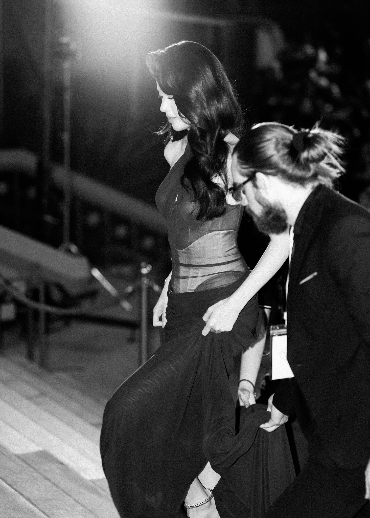 Nàng hậu Đà Nẵng thanh thủy gây sốt với trang phục nửa kín nửa hở quyến rũ - Ảnh 1. Nàng hậu Đà Nẵng thanh thủy gây sốt với trang phục nửa kín nửa hở quyến rũ - Ảnh 1.