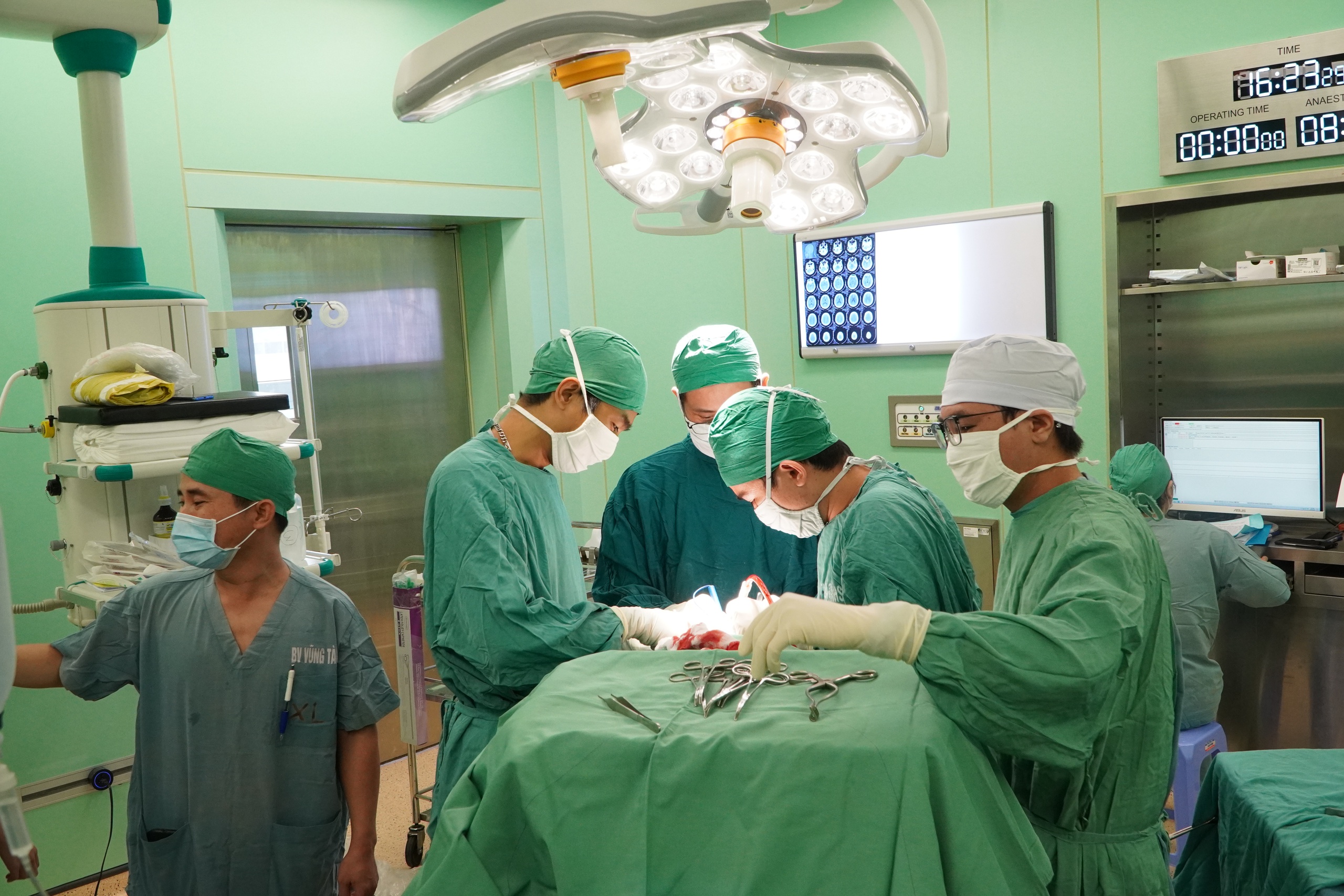 Đến viện muộn sau tai nạn, nam sinh phát hiện chấn thương sọ não - Ảnh 1.