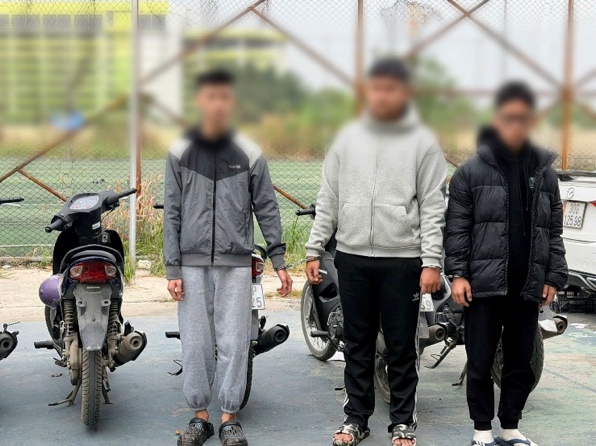 H&agrave; Nội: Bắt giữ nh&oacute;m đối tượng chuy&ecirc;n trộm xe m&aacute;y, mỗi lần chỉ cần 1-3 ph&uacute;t thực hiện - Ảnh 1.
