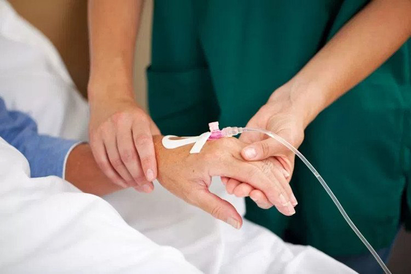 Thanh niên 30 tuổi phát hiện ung thư đại tràng giai đoạn muộn vì 1 sai lầm nhiều người Việt mắc phải - Ảnh 1.