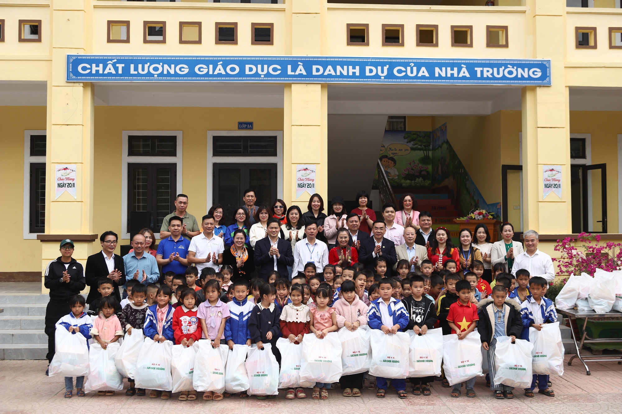 "Tết ấm v&ugrave;ng cao 2026" mang m&ugrave;a xu&acirc;n đến với đồng b&agrave;o miền n&uacute;i xứ Nghệ - Ảnh 5.