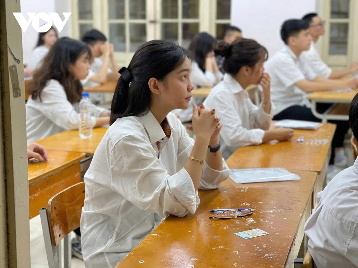 Tiếng Anh - m&ocirc;n thi thứ ba v&agrave;o lớp 10: Phụ huynh y&ecirc;n t&acirc;m, nh&agrave; trường chủ động - Ảnh 1.