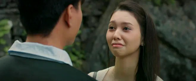 Kh&aacute;n giả hả h&ecirc; với cảnh phim hai nh&acirc;n vật tự vạch trần nhau - Ảnh 1.