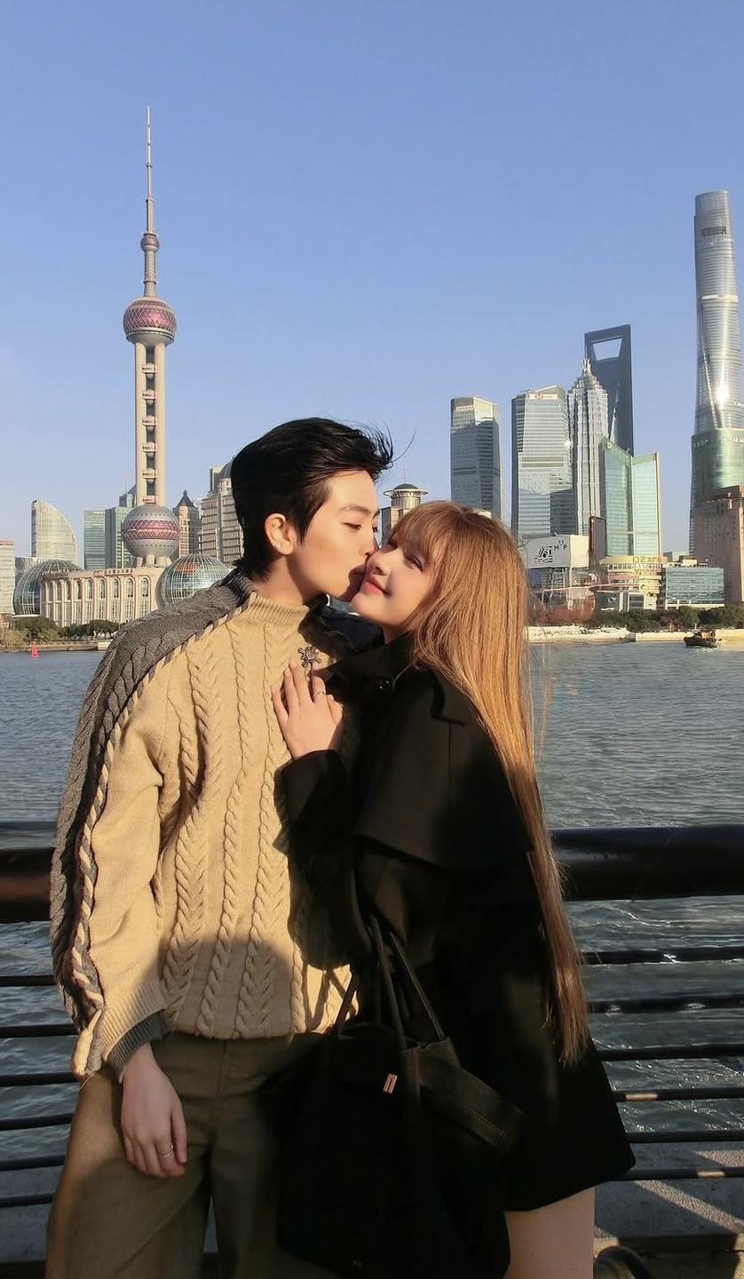 'Soi' thời trang của sao Việt du lịch năm mới: Áo lông, áo phao là 'chân ái' - Ảnh 14. 'Soi' thời trang của sao Việt du lịch năm mới: Áo lông, áo phao là 'chân ái' - Ảnh 14.