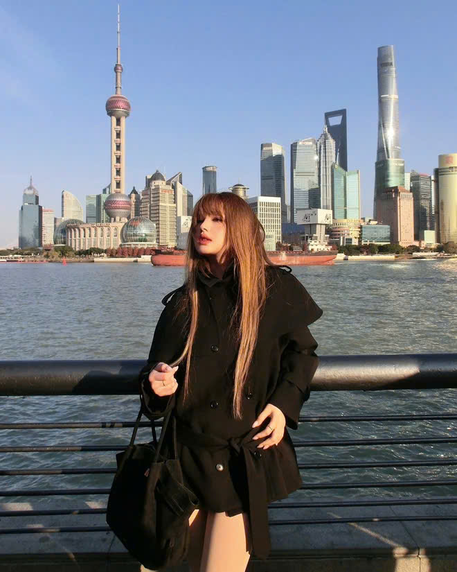 'Soi' thời trang của sao Việt du lịch năm mới: Áo lông, áo phao là 'chân ái' - Ảnh 18. 'Soi' thời trang của sao Việt du lịch năm mới: Áo lông, áo phao là 'chân ái' - Ảnh 18.