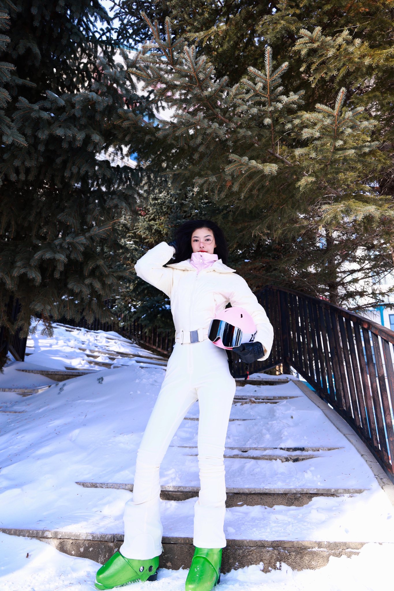 'Soi' thời trang của sao Việt du lịch năm mới: Áo lông, áo phao là 'chân ái' - Ảnh 13. 'Soi' thời trang của sao Việt du lịch năm mới: Áo lông, áo phao là 'chân ái' - Ảnh 13.