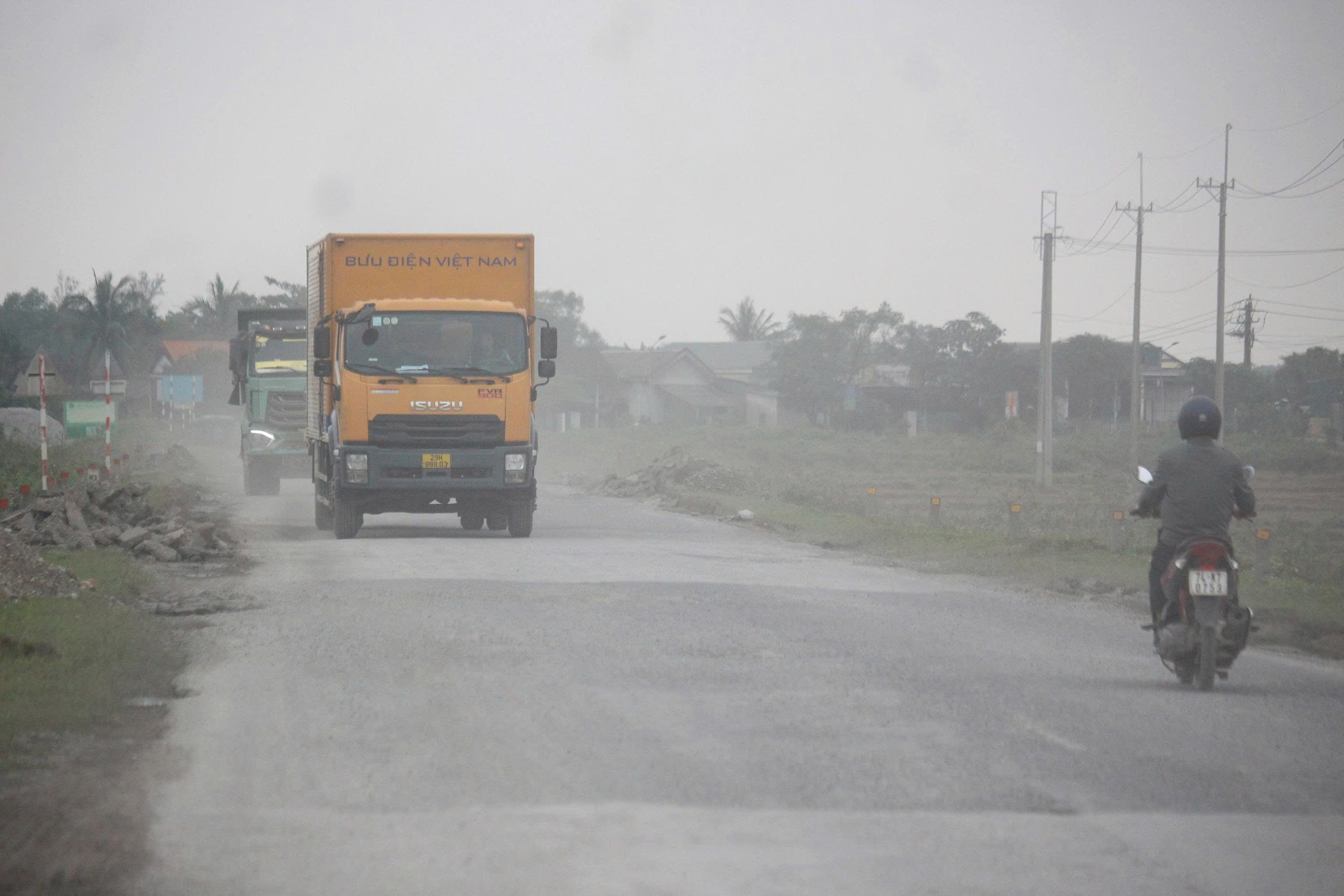 Tuyến đường huyết mạch ở Quảng Trị hư hỏng nặng sẽ được khắc phục ra sao? - Ảnh 3.