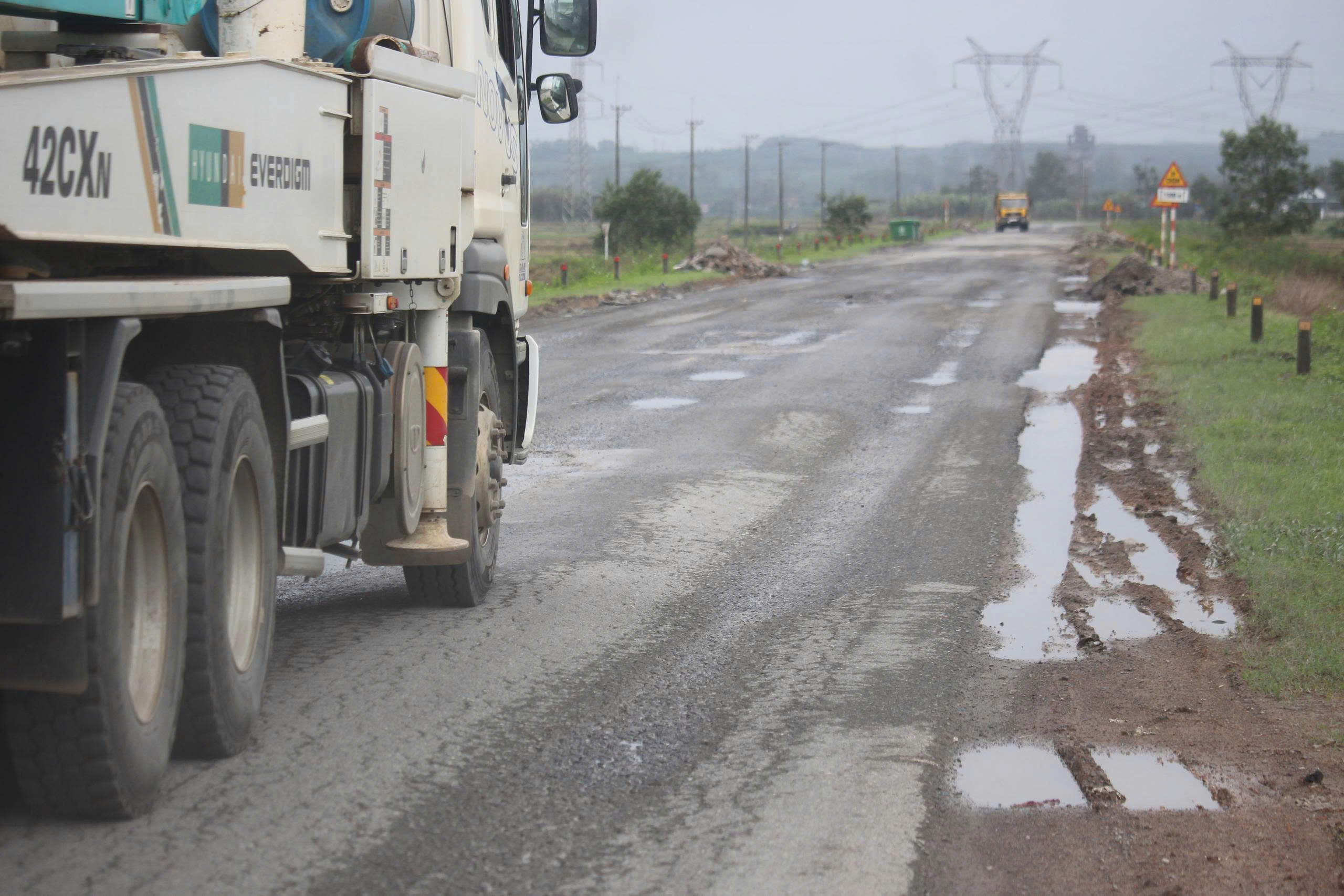 Tuyến đường huyết mạch ở Quảng Trị hư hỏng nặng sẽ được khắc phục ra sao? - Ảnh 4.