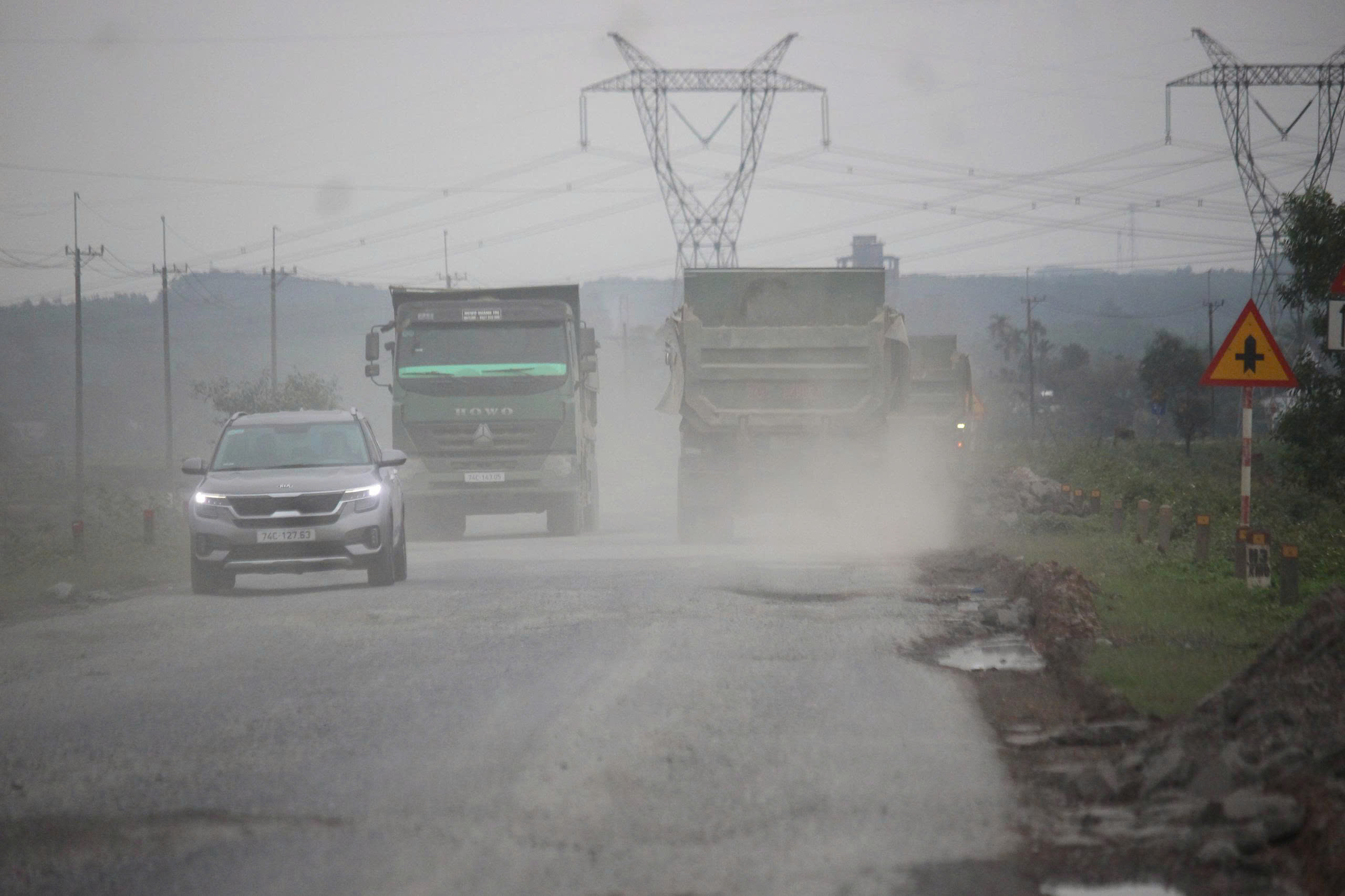 Tuyến đường huyết mạch ở Quảng Trị hư hỏng nặng sẽ được khắc phục ra sao? - Ảnh 2.