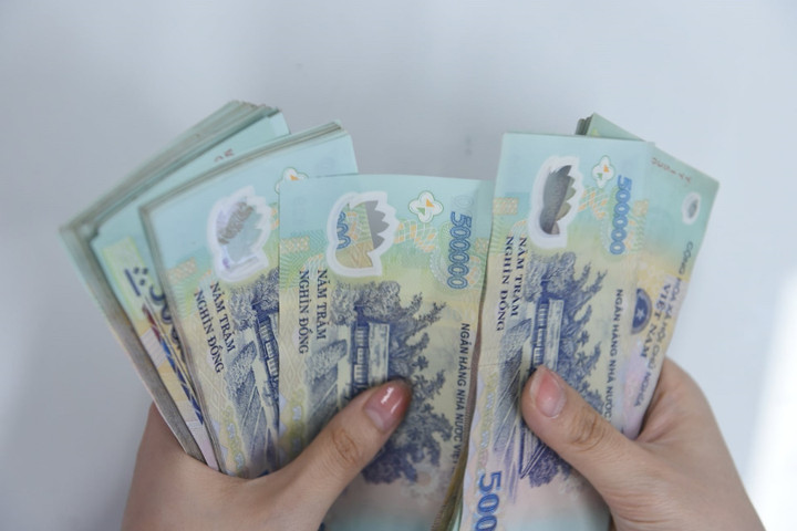 Biến động l&atilde;i suất Agribank, Vietcombank, BIDV, Vietinbank mới nhất: Gửi 1 tỷ đồng ở đ&acirc;u để c&oacute; l&atilde;i cao nhất? - Ảnh 2.