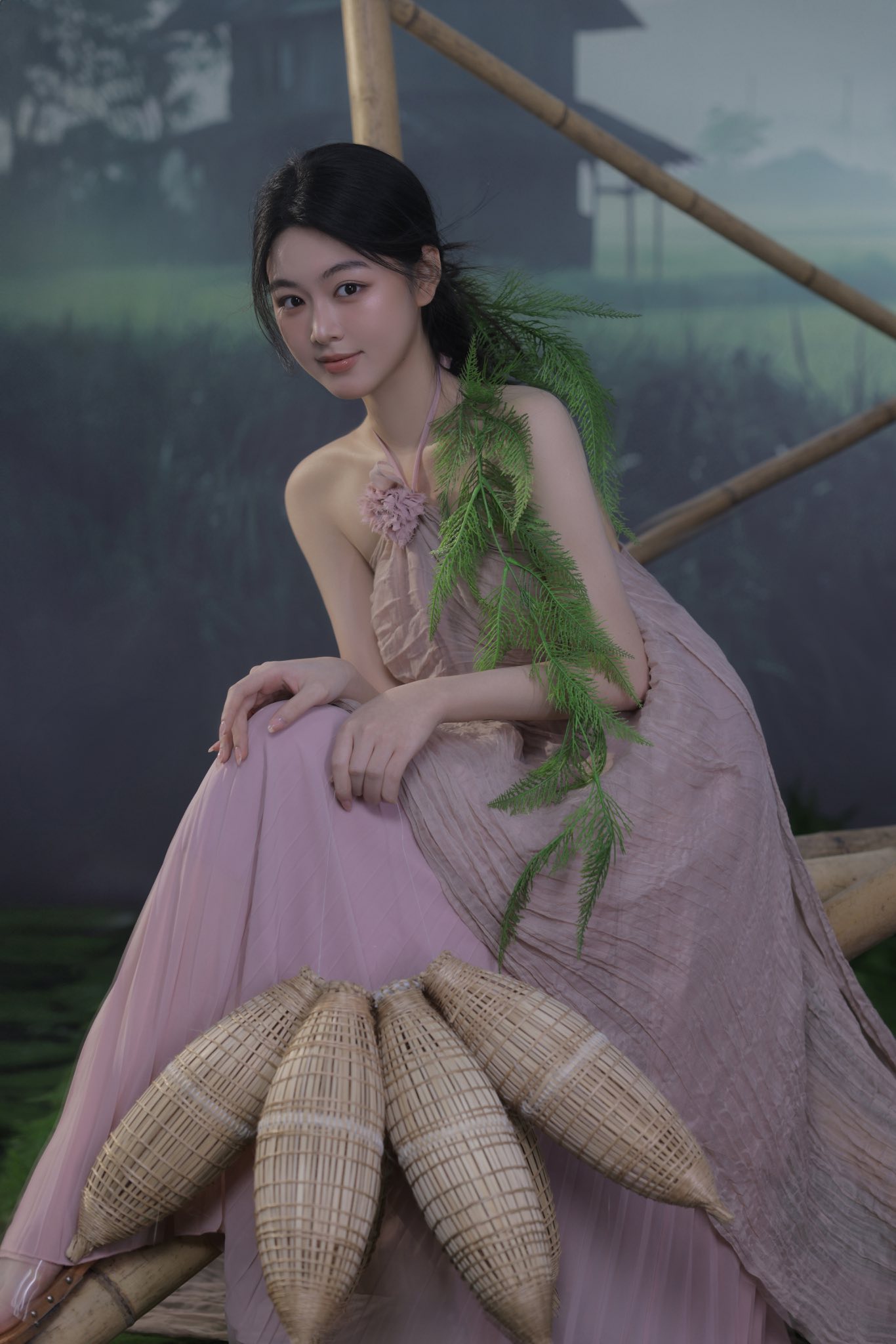 Lọ Lem - con g&aacute;i MC Quyền Linh g&acirc;y thương nhớ với &aacute;o yếm c&aacute;ch điệu - Ảnh 4.