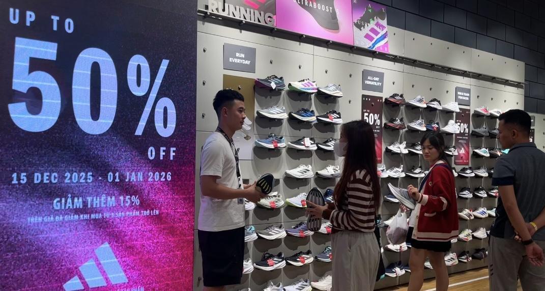 Người ti&ecirc;u d&ugrave;ng được lợi hay mắc bẫy khuyến mại quen thuộc? - Ảnh 3.