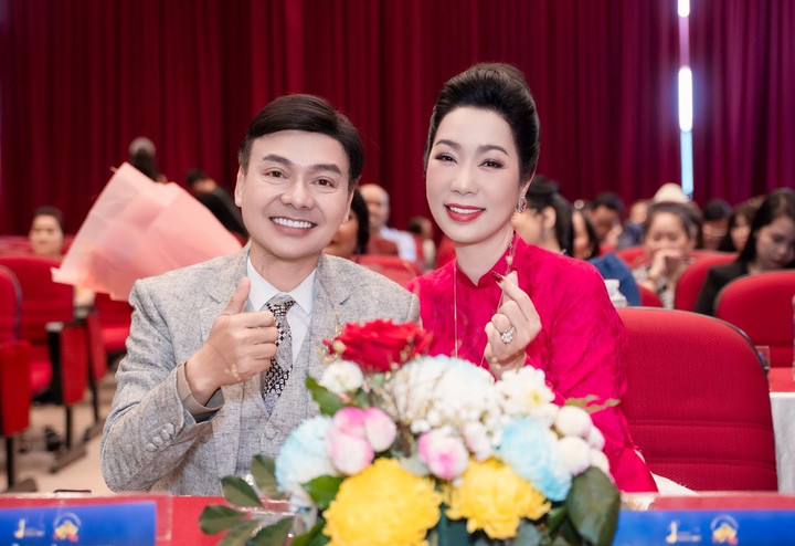 NSND l&agrave; &Aacute; hậu Việt Nam, l&agrave;m trưởng ban gi&aacute;m khảo chấm nhan sắc ở tuổi 54 l&agrave; ai? - Ảnh 2.