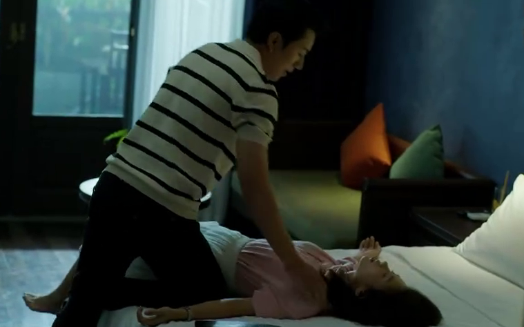 Vợ Ph&oacute; b&iacute; thư tỉnh S&aacute;ch bắt đầu nghi ngờ chồng ngoại t&igrave;nh - Ảnh 4.