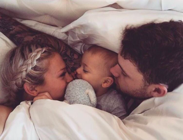 Trẻ nên ngủ cùng mẹ hay ngủ riêng để rèn tính độc lập?: Ảnh hưởng đến não bộ và những điều cha mẹ cần biết - Ảnh 3. Trẻ nên ngủ cùng mẹ hay ngủ riêng để rèn tính độc lập?: Ảnh hưởng đến não bộ và những điều cha mẹ cần biết - Ảnh 3.