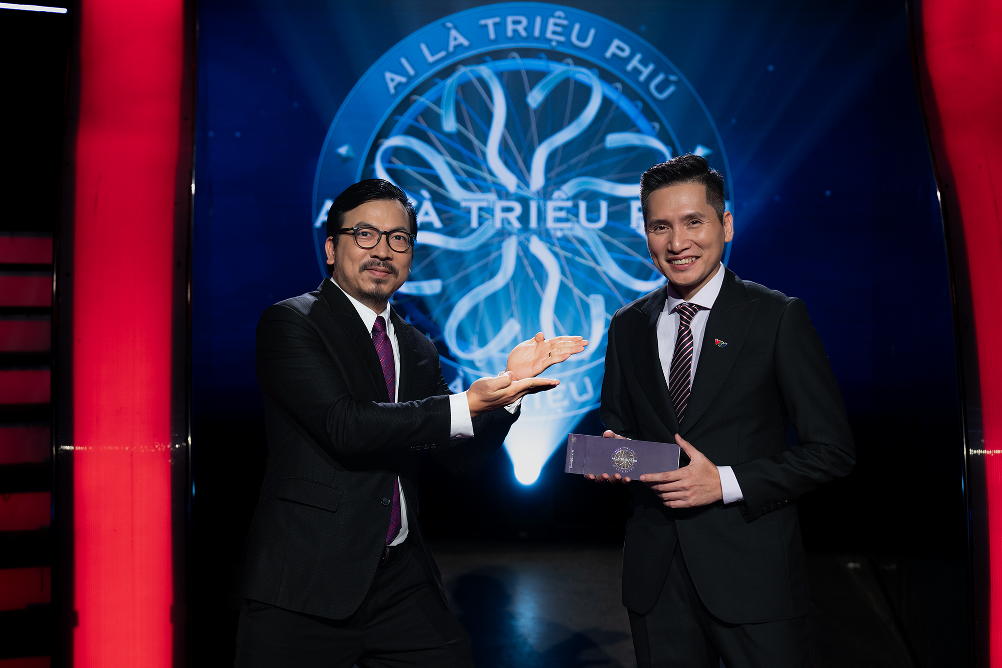 MC Quốc Khánh thay thế Đinh Tiến Dũng dẫn chương trình ' Ai là triệu phú ' - Ảnh 1. MC Quốc Khánh thay thế Đinh Tiến Dũng dẫn chương trình ' Ai là triệu phú ' - Ảnh 1.