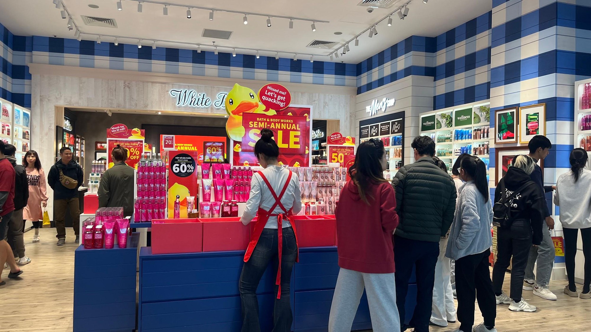 Mua sắm Tết sớm vì sao trở thành lựa chọn thông minh của người tiêu dùng hiện đại? - Ảnh 1. Mua sắm Tết sớm vì sao trở thành lựa chọn thông minh của người tiêu dùng hiện đại? - Ảnh 1.