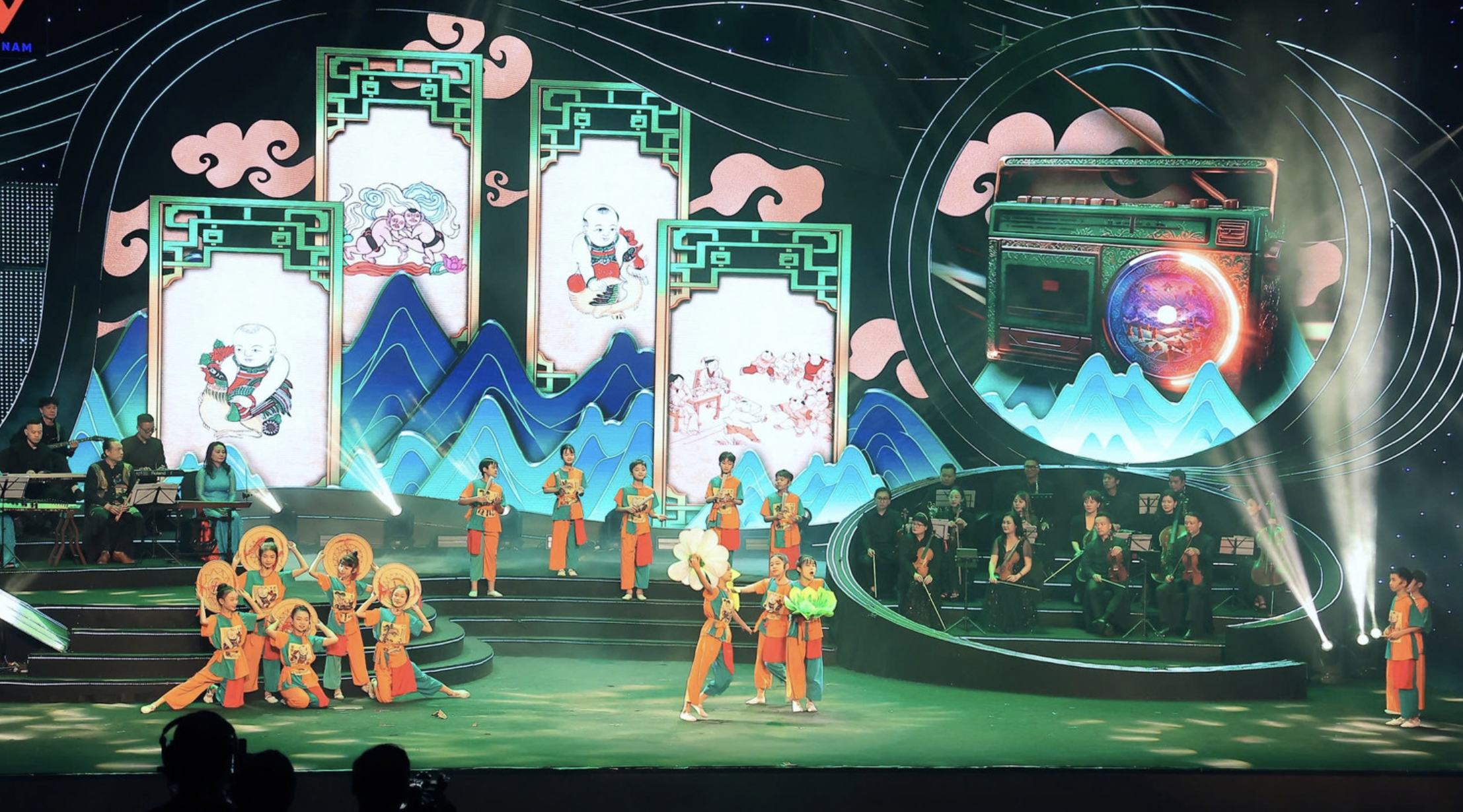 Chương tr&igrave;nh nghệ thuật ' với Đảng vẹn to&agrave;n niềm tin y&ecirc;u ' đầy cảm x&uacute;c v&agrave; &yacute; nghĩa - Ảnh 8.