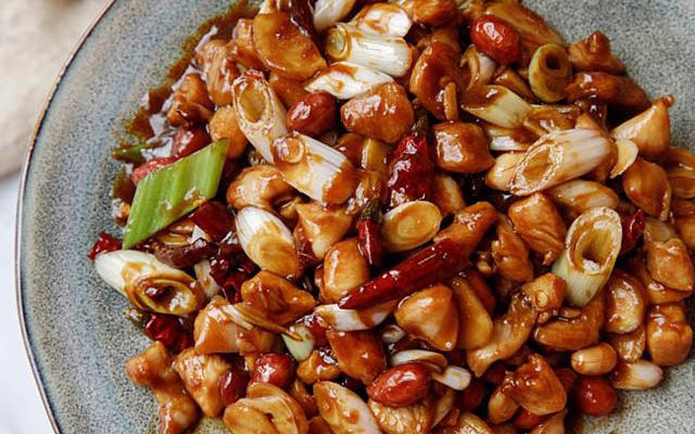 Người bị bệnh tim mạch c&oacute; n&ecirc;n ăn lạc? C&acirc;u trả lời khiến nhiều người bất ngờ